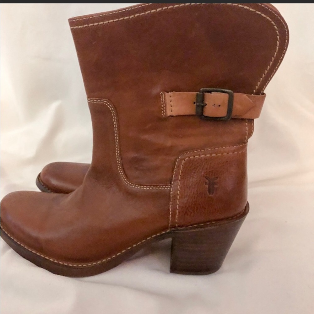 FRYE Carmen Shortie Boots